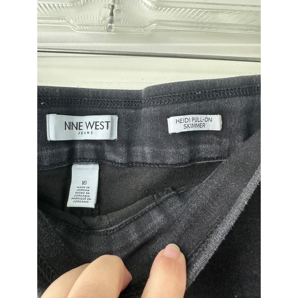 Nine West Heidi Pull-On Skimmer Shorts Washed Black Denim Womens 16 Bermuda - Picture 4 of 6